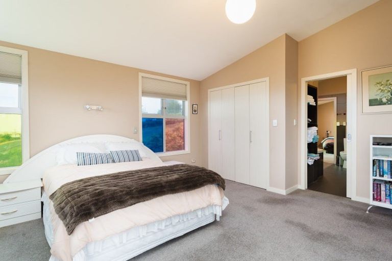 Photo of property in 14 Highgrove, Saint Clair, Dunedin, 9012