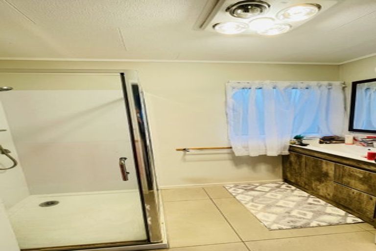 Photo of property in 49 Santiago Crescent, Unsworth Heights, Auckland, 0632