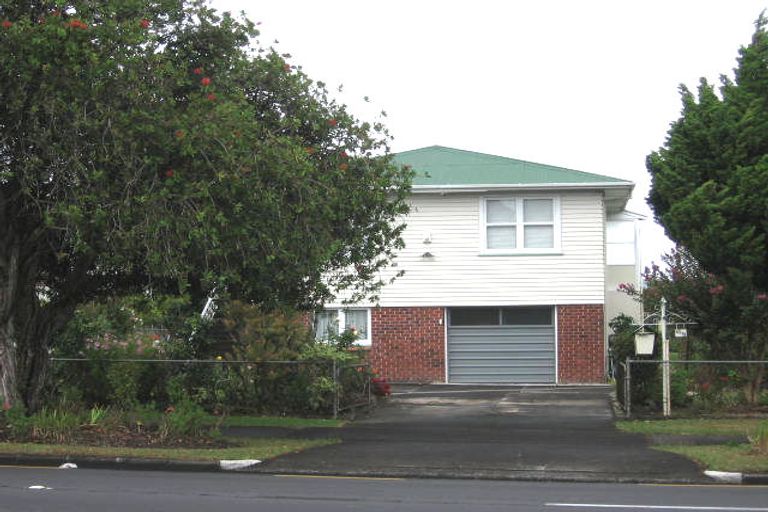 Photo of property in 4273 Great North Road, Glendene, Auckland, 0602