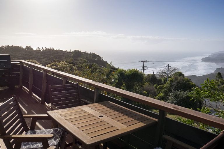 Photo of property in 14 Log Race Road, Piha, New Lynn, 0772