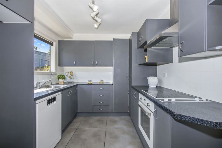 Photo of property in 118 Lynn Road, Bayview, Auckland, 0629