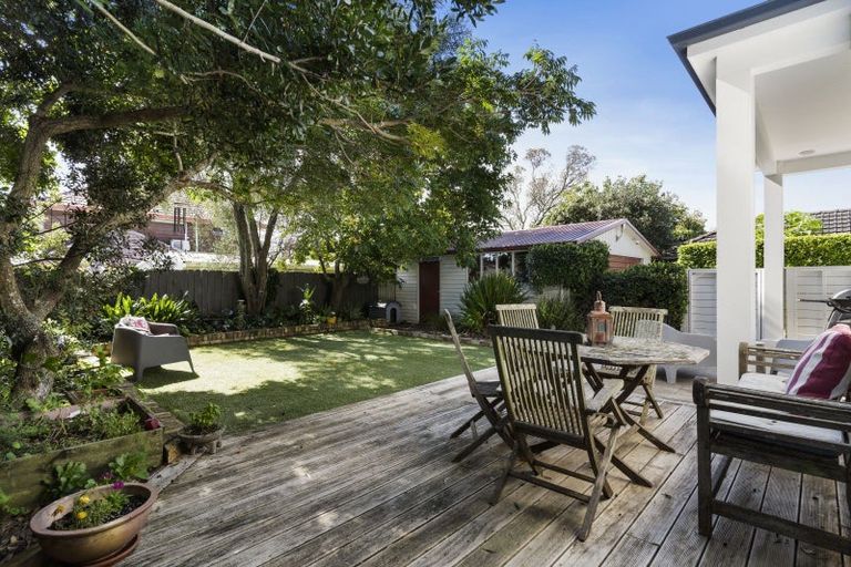 Photo of property in 8 Wallace Road, Mangere Bridge, Auckland, 2022