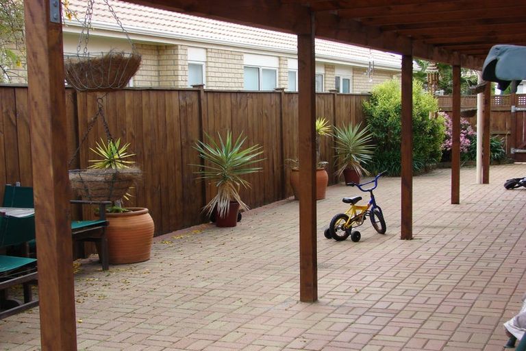 Photo of property in 14 Corta Bella Place, Golflands, Auckland, 2013