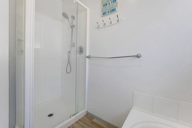 Photo of property in 16 O'sullivan Place, Waiuku, 2123