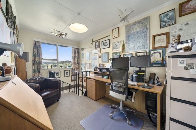 Photo of property in 56 Mana View Road, Paremata, Porirua, 5026