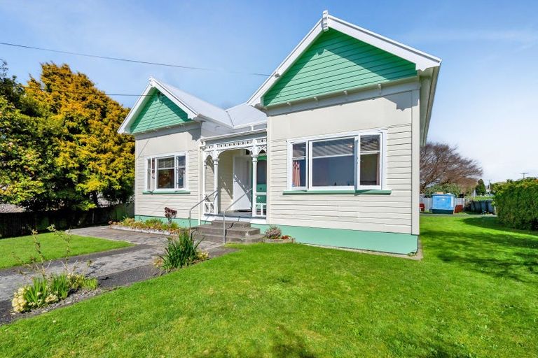 Photo of property in 35 Cracroft Street, Waitara, 4320