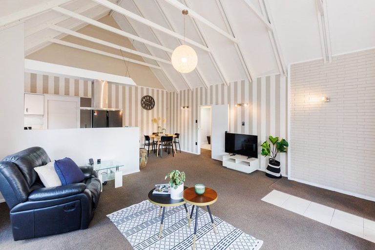 Photo of property in 14 Seaton Court, Hokowhitu, Palmerston North, 4410