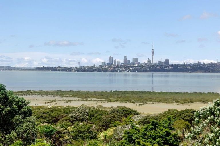 Photo of property in 34 Danica Esplanade, Te Atatu Peninsula, Auckland, 0610