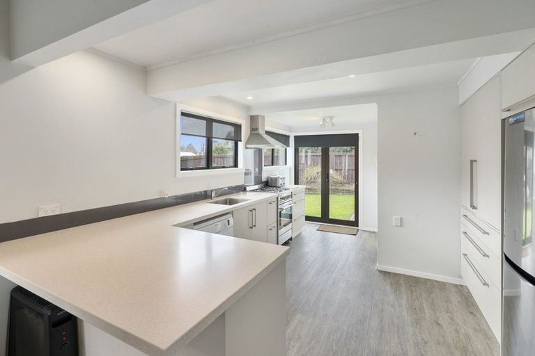 Photo of property in 12 Fairfax Terrace, Frankleigh Park, New Plymouth, 4310