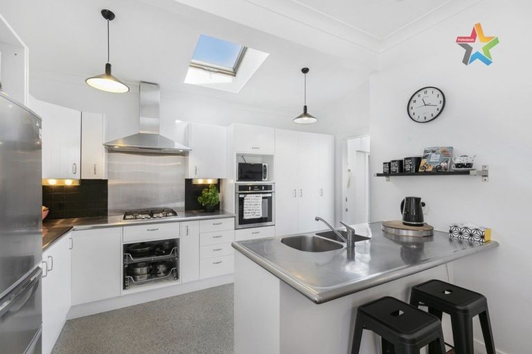 Photo of property in 52 Birdwood Road, Waterloo, Lower Hutt, 5011