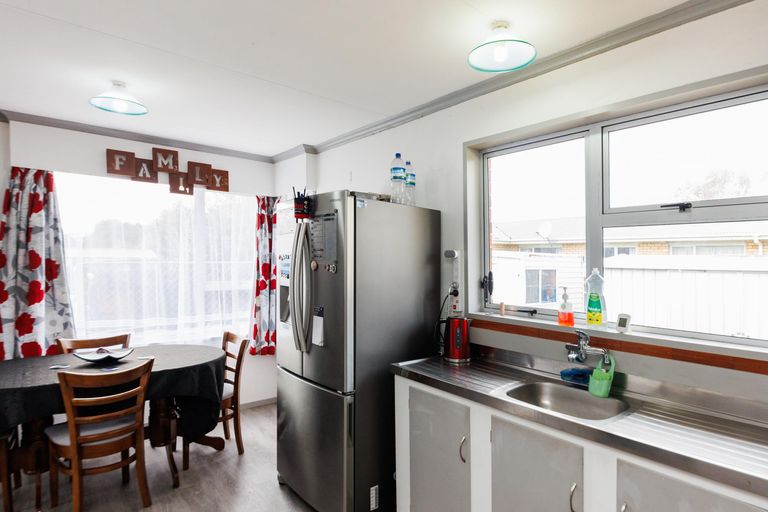 Photo of property in 33 Halswell Crescent, Westbrook, Palmerston North, 4412