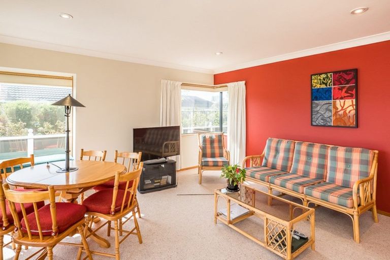Photo of property in 11 Barrett Drive, Waikanae Beach, Waikanae, 5036