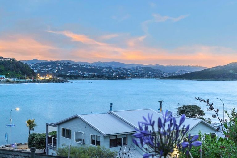 Photo of property in 18 Beach Road, Plimmerton, Porirua, 5026