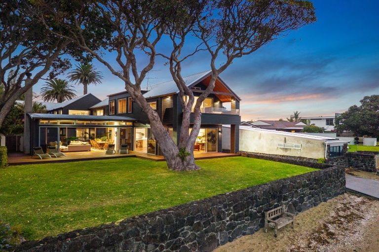 Photo of property in 8 Musick Point Road, Bucklands Beach, Auckland, 2012