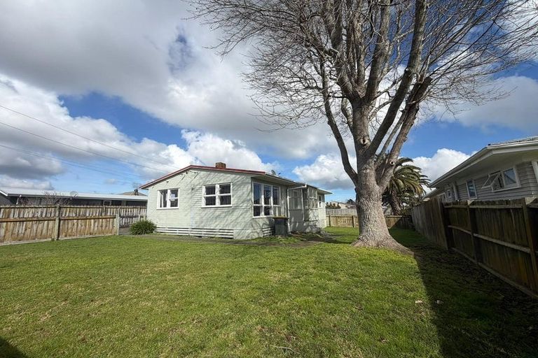 Photo of property in 76 Cambridge Terrace, Papatoetoe, Auckland, 2025