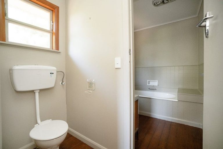 Photo of property in 6 Lowestoft Place, West End, Palmerston North, 4412