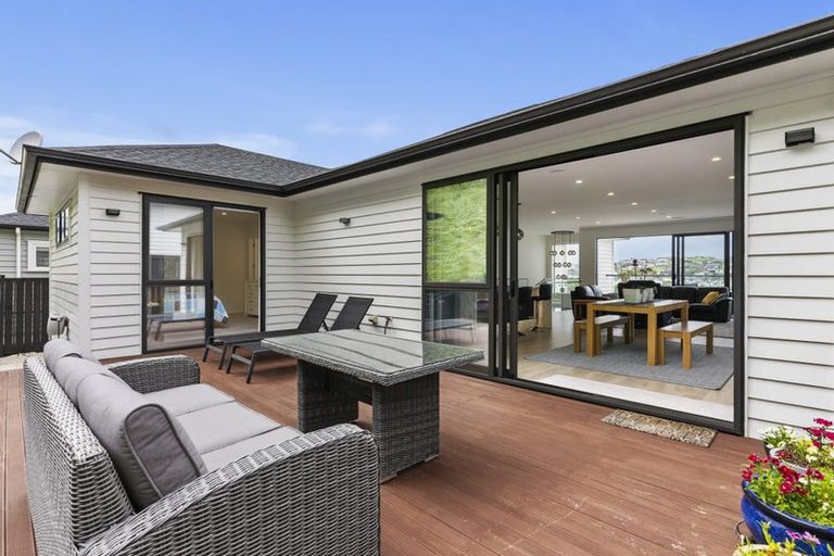 Photo of property in 146 Arran Point Parade, Orewa, 0931