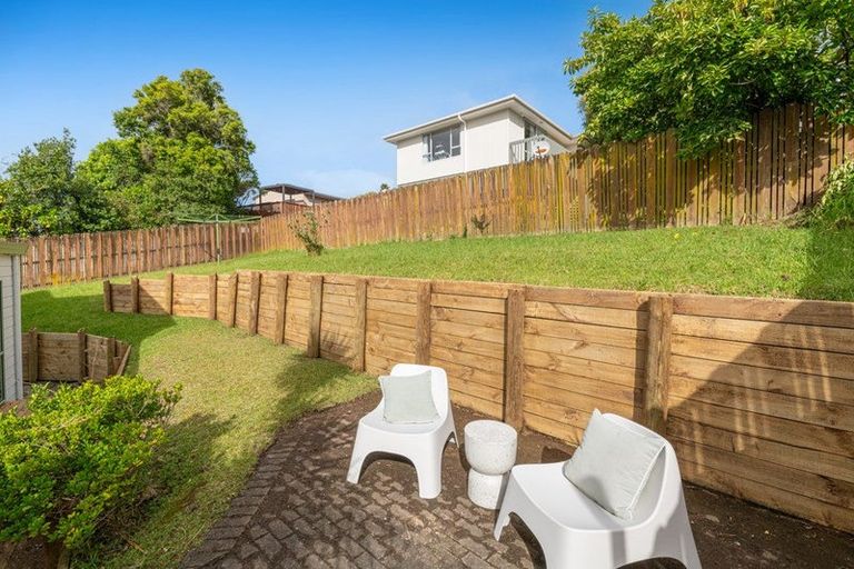 Photo of property in 28 Barbados Drive, Unsworth Heights, Auckland, 0632