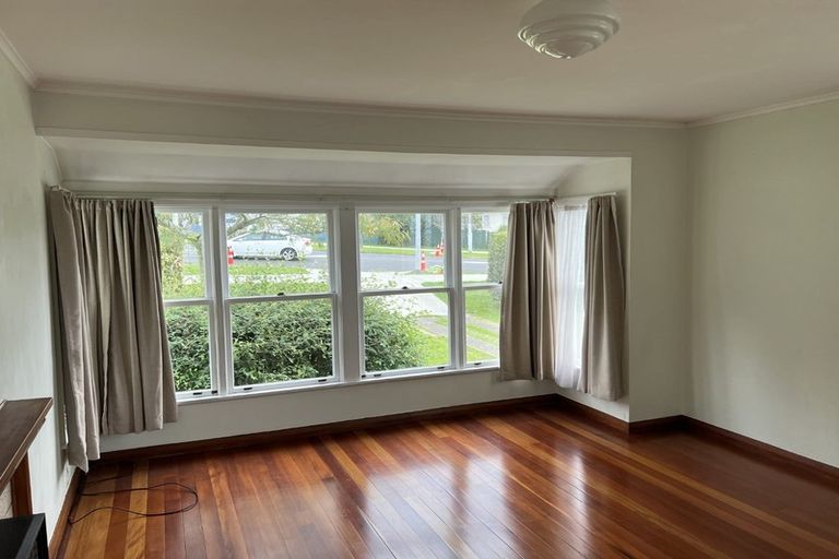 Photo of property in 105 Lake Road, Northcote, Auckland, 0627