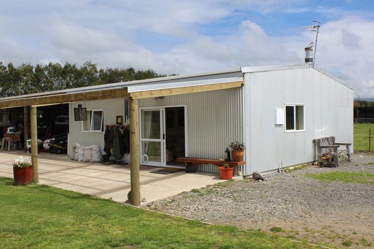 Photo of property in 39 Laws Road, Dannevirke, 4972
