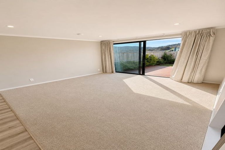 Photo of property in 9e Hinau Grove, Wainuiomata, Lower Hutt, 5014