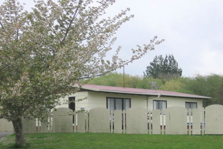 Photo of property in 28 Sequoia Crescent, Owhata, Rotorua, 3010