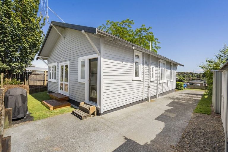 Photo of property in 1 Tapuaeotu Way, Welcome Bay, Tauranga, 3112