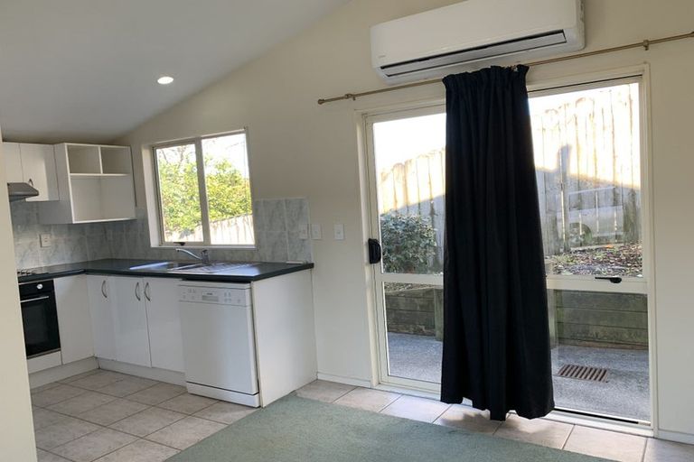 Photo of property in 12 Piper Place, Goodwood Heights, Auckland, 2105