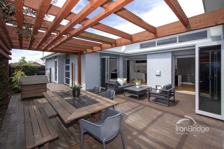 Photo of property in 14 Papaumu Green, Parklands, Christchurch, 8083