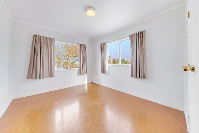 Photo of property in 2/50 Blanes Road, Weymouth, Auckland, 2103