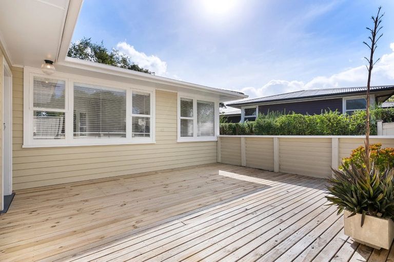 Photo of property in 40 Paragon Avenue, Beach Haven, Auckland, 0626