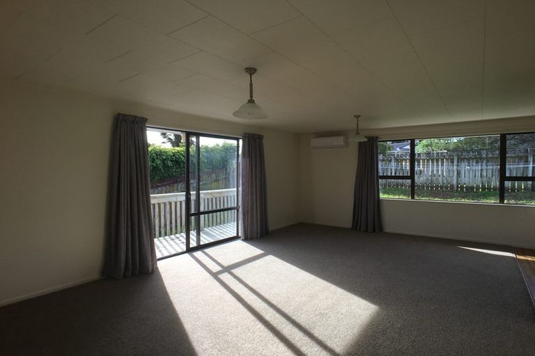 Photo of property in 60 Lavelle Road, Henderson, Auckland, 0612