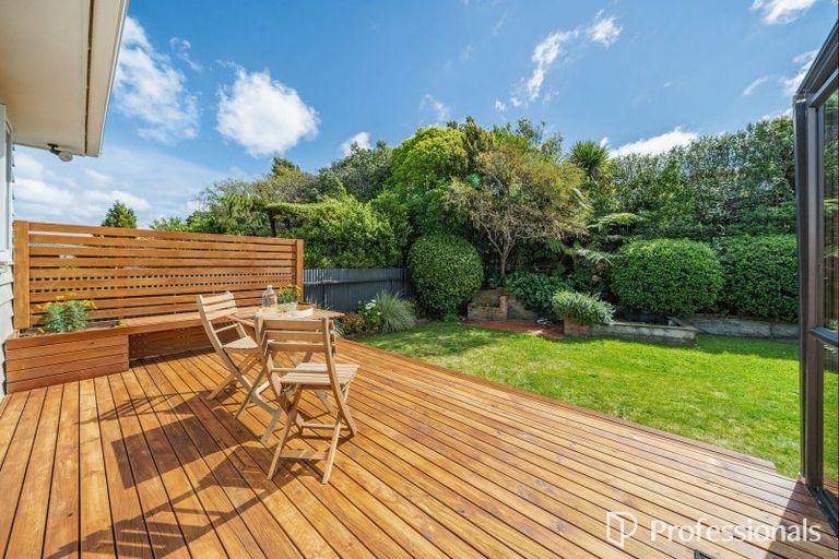 Photo of property in 18 Barberry Grove, Maungaraki, Lower Hutt, 5010