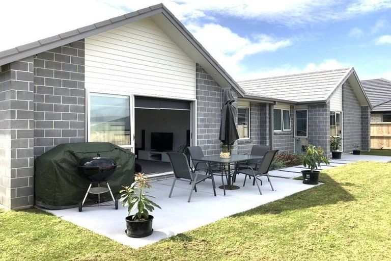 Photo of property in 19 Naeo Close, Papamoa Beach, Papamoa, 3118