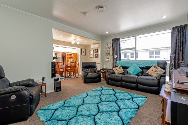 Photo of property in 43 Benmore Avenue, Cloverlea, Palmerston North, 4412