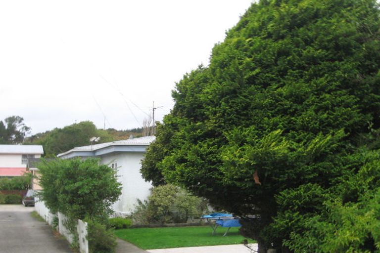 Photo of property in 35 Collins Avenue, Tawa, Wellington, 5028