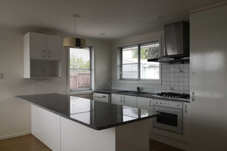 Photo of property in 13 Borrowdace Avenue, Botany Downs, Auckland, 2010