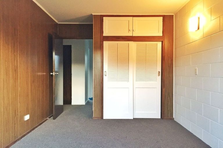 Photo of property in 24 The Esplanade, Eastern Beach, Auckland, 2012