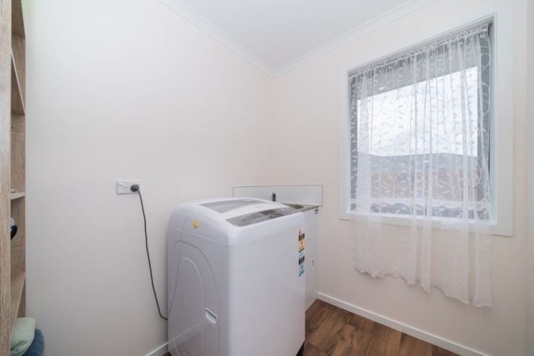 Photo of property in 134 Johnstone Drive, Fitzherbert, Palmerston North, 4410