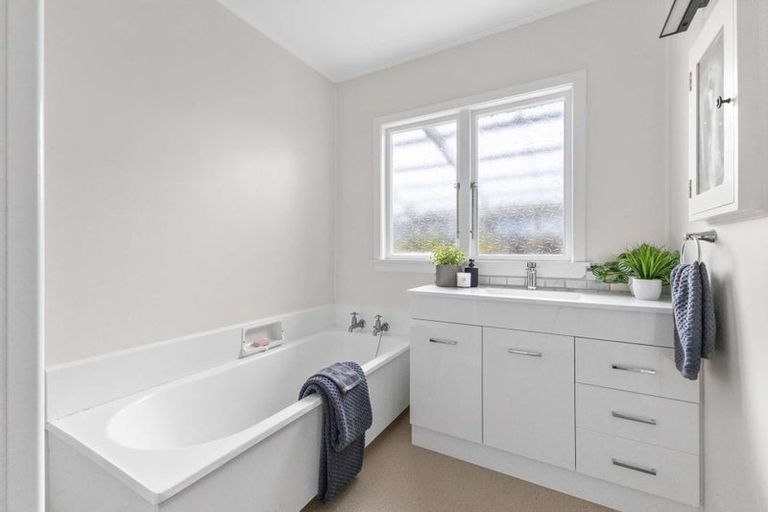 Photo of property in 117a Ngamotu Road, Spotswood, New Plymouth, 4310