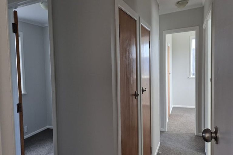 Photo of property in 26 Rewarewa Road, Te Atatu Peninsula, Auckland, 0610