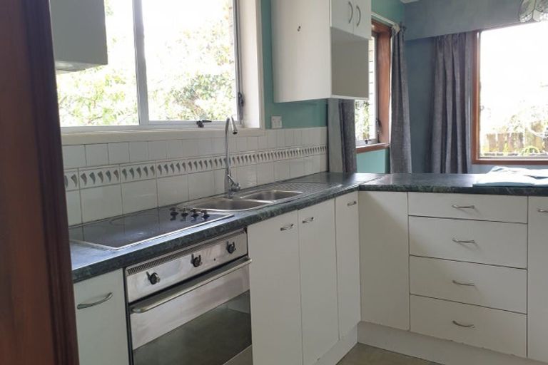 Photo of property in 5 St Catherine Crescent, West Harbour, Auckland, 0618