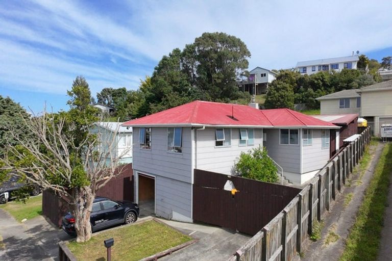 Photo of property in 13 Sombrero View, Ascot Park, Porirua, 5024