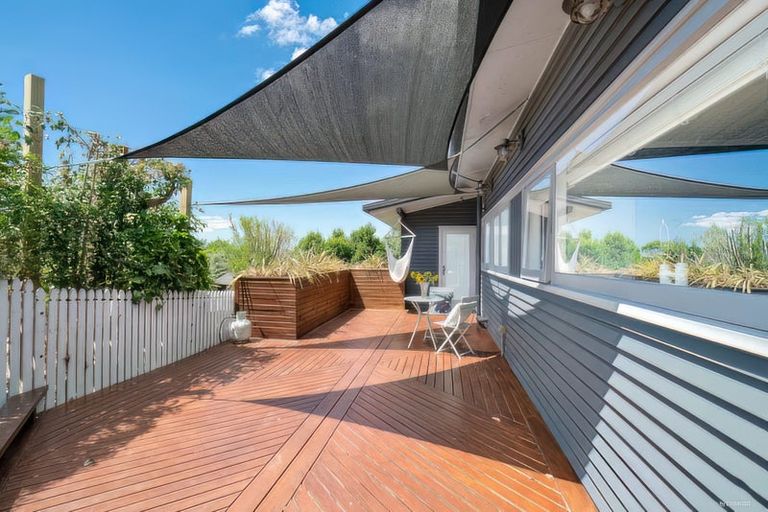 Photo of property in 44 Hogans Road, Glenfield, Auckland, 0629