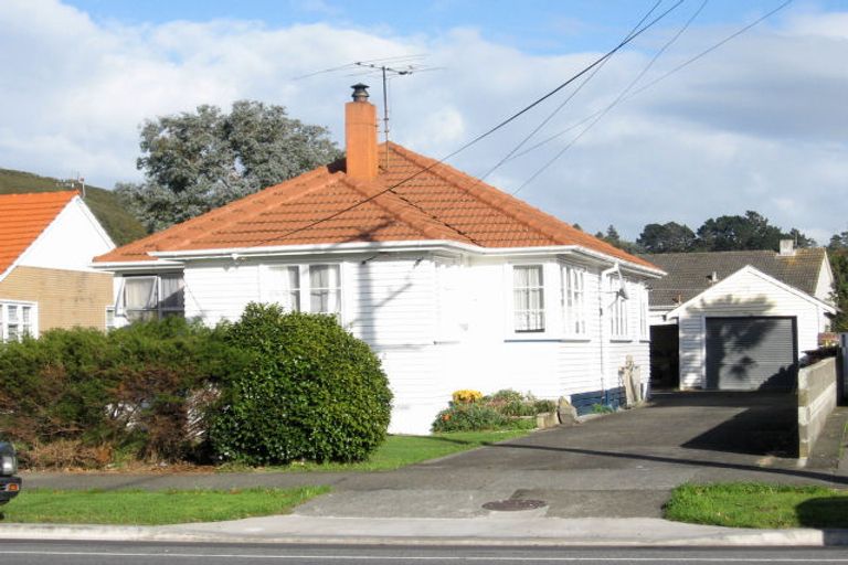 Photo of property in 30 Seddon Street, Naenae, Lower Hutt, 5011