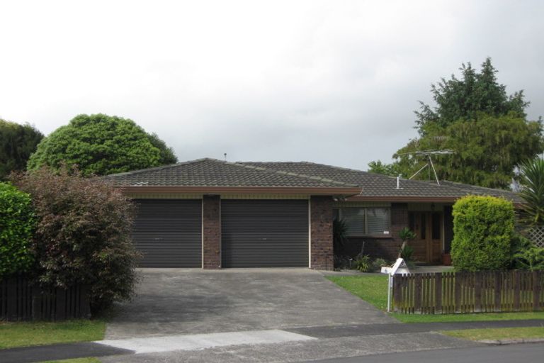 Photo of property in 6 Tulloch Place, Conifer Grove, Takanini, 2112