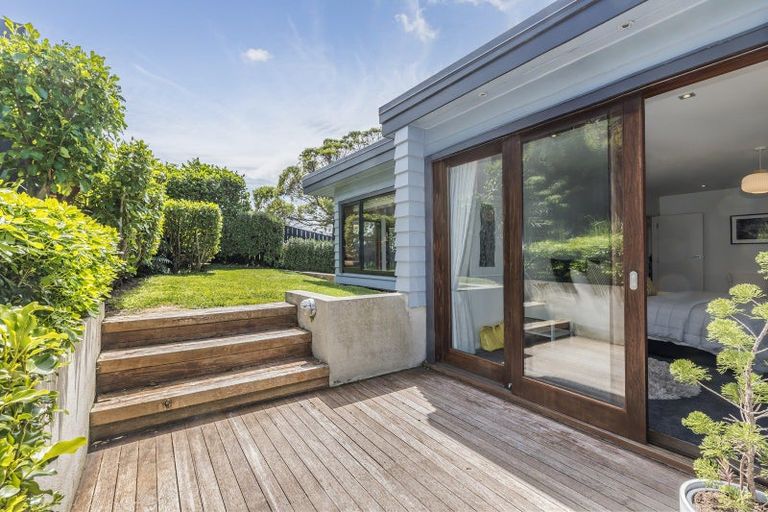 Photo of property in 22 Tai Paku Paku Road, Karaka Bays, Wellington, 6022