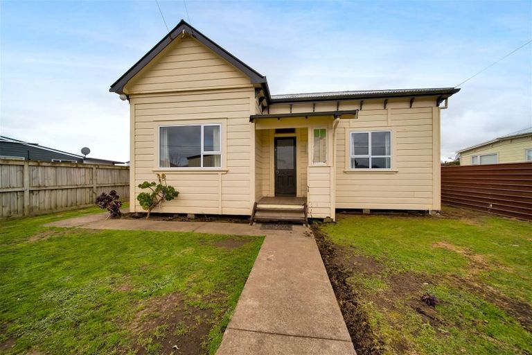 Photo of property in 10 Campbell Street, Hawera, 4610