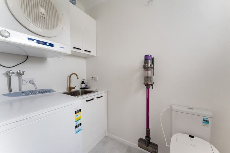 Photo of property in 51b Omata Road, Marfell, New Plymouth, 4310