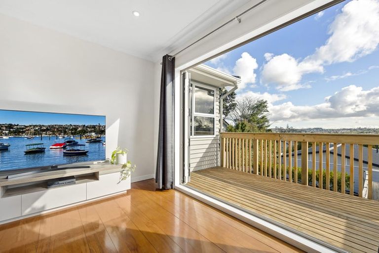 Photo of property in 1/266 Forrest Hill Road, Forrest Hill, Auckland, 0620